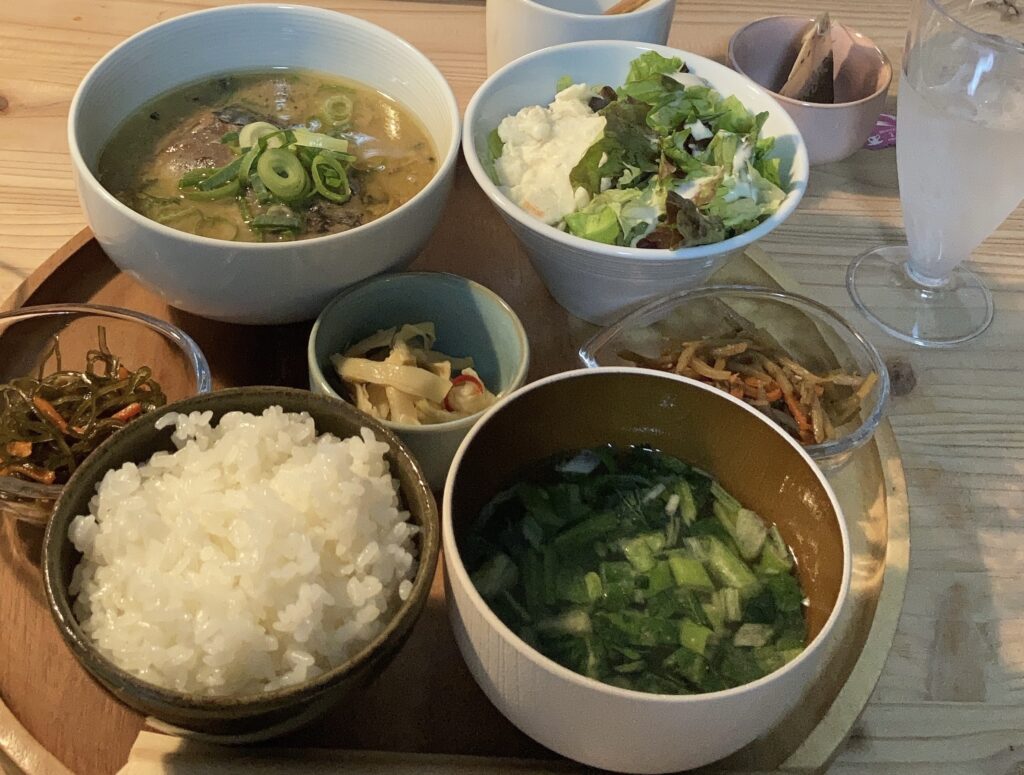 AteLu（アテール）夕食（サバのみそ煮）
